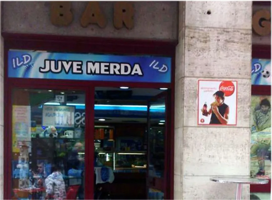 Le «<span style="font-size:50%"> </span>Juve Merda<span style="font-size:50%"> </span>» de Naples