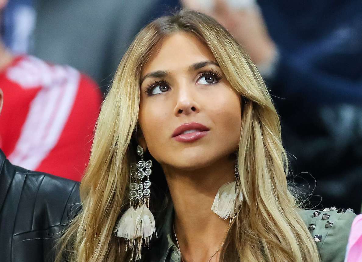 Une WAG sort un bouquin et déballe sa vie