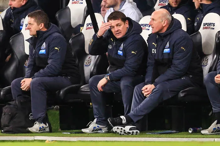 Le coach de Newcastle flippe sur son banc