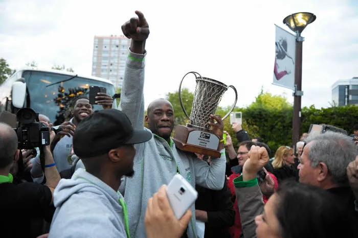 Johan Passave-Ducteil : « J&rsquo;agace mes coéquipiers avec le foot »