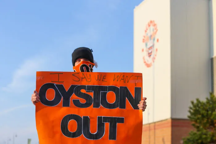 Les fans de Blackpool envahissent le terrain !