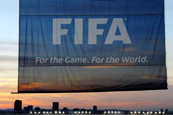 « Messieurs, je déclare la FIFA officiellement créée… »