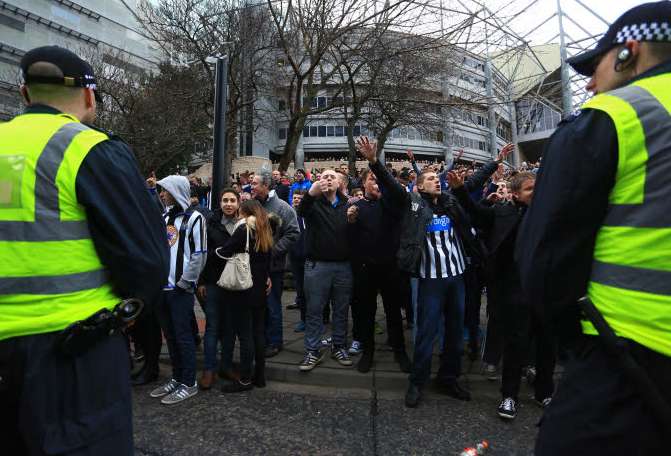 Les fans de Newcastle veulent occuper St James&rsquo; Park