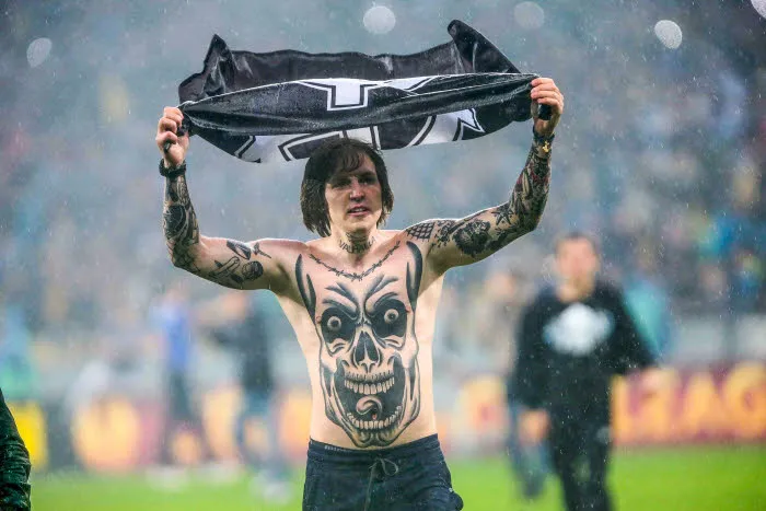 Le Dnipro ne lâche rien