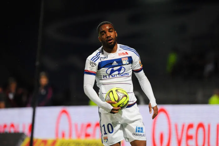 Aulas fixe un prix pour Lacazette