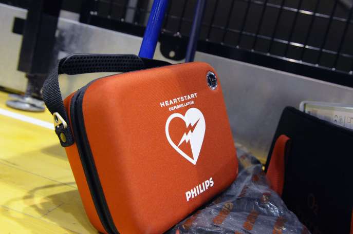 «<span style="font-size:50%">&nbsp;</span>Un défibrillateur, c&rsquo;est moins cher qu&rsquo;un transfert<span style="font-size:50%">&nbsp;</span>»