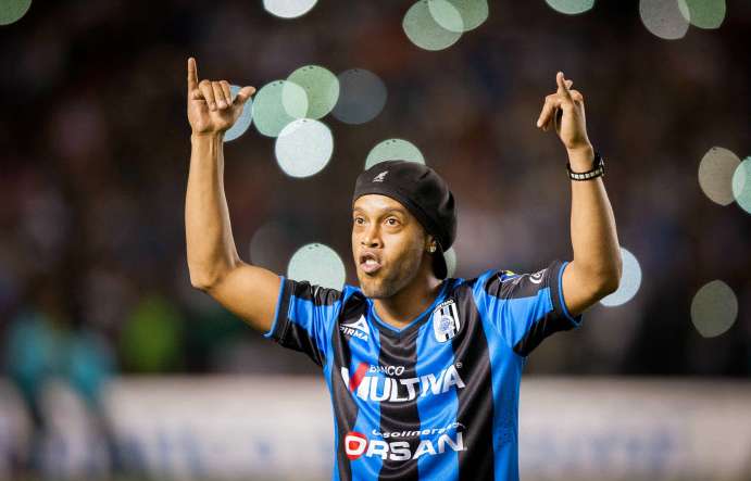 Ronaldinho prend 5-0 en finale du championnat du Mexique