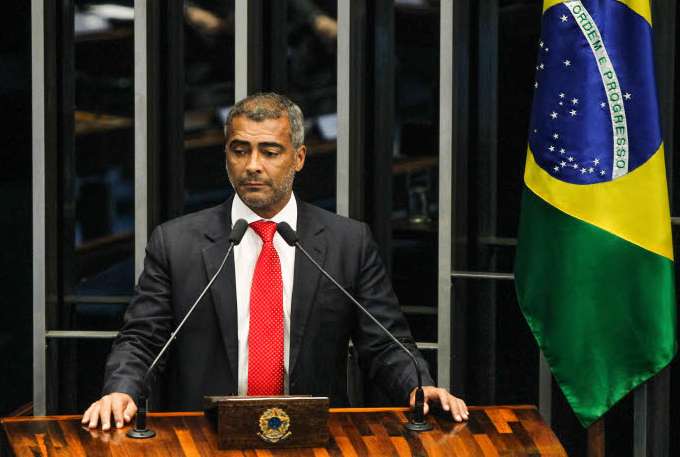 Romário : «<span style="font-size:50%">&nbsp;</span>La chute de Blatter est un tsunami<span style="font-size:50%">&nbsp;</span>»