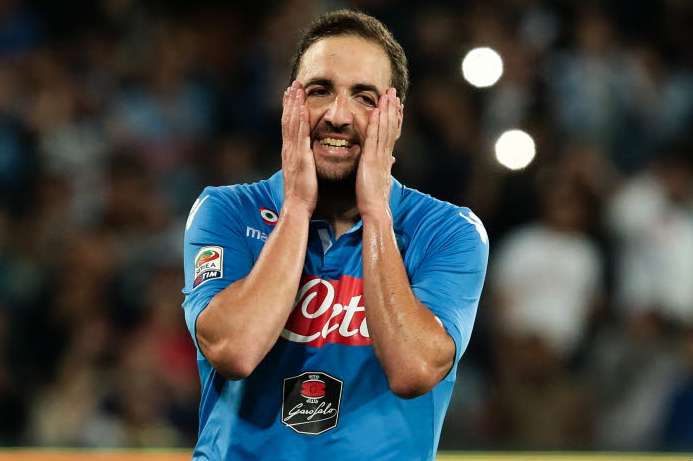 Higuaín et Andújar agressés par leurs supporters