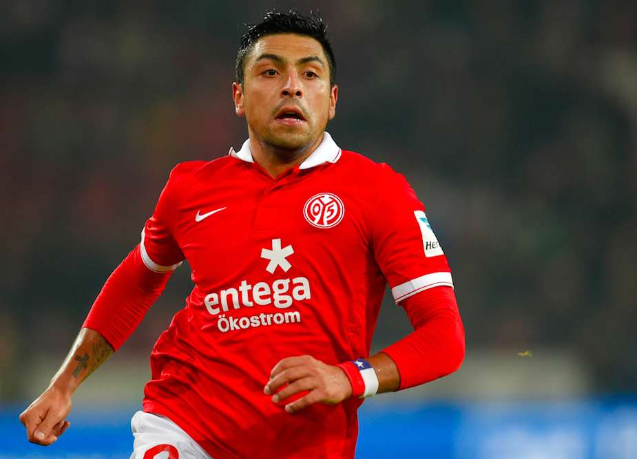 Mayence pousse Jara dehors