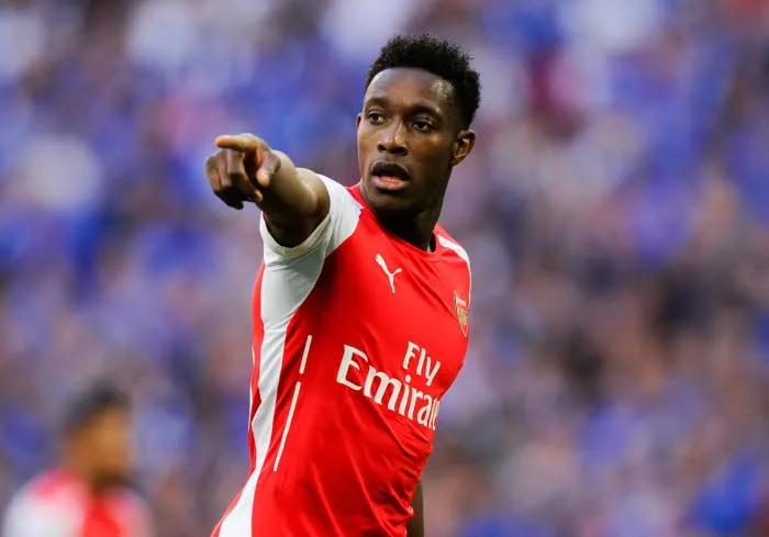 Danny Welbeck vise haut avec les Gunners