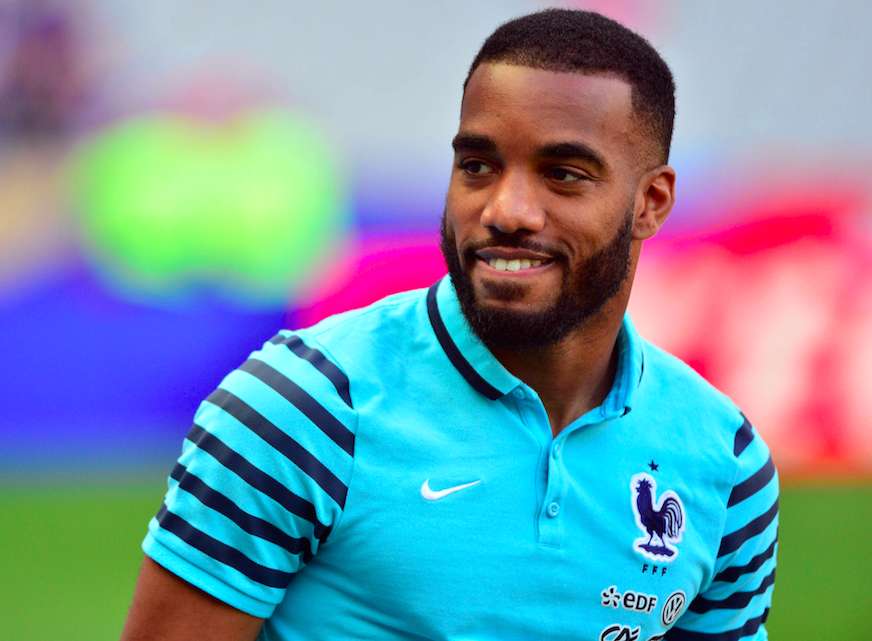 Aulas propose 4 millions à Lacazette