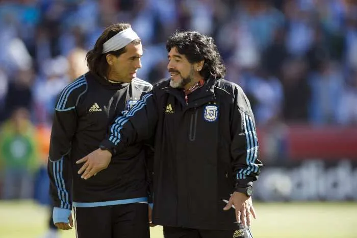 Maradona souhaite un bon retour au pays à Tévez