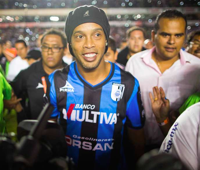 Ronaldinho annonce son départ de Querétaro