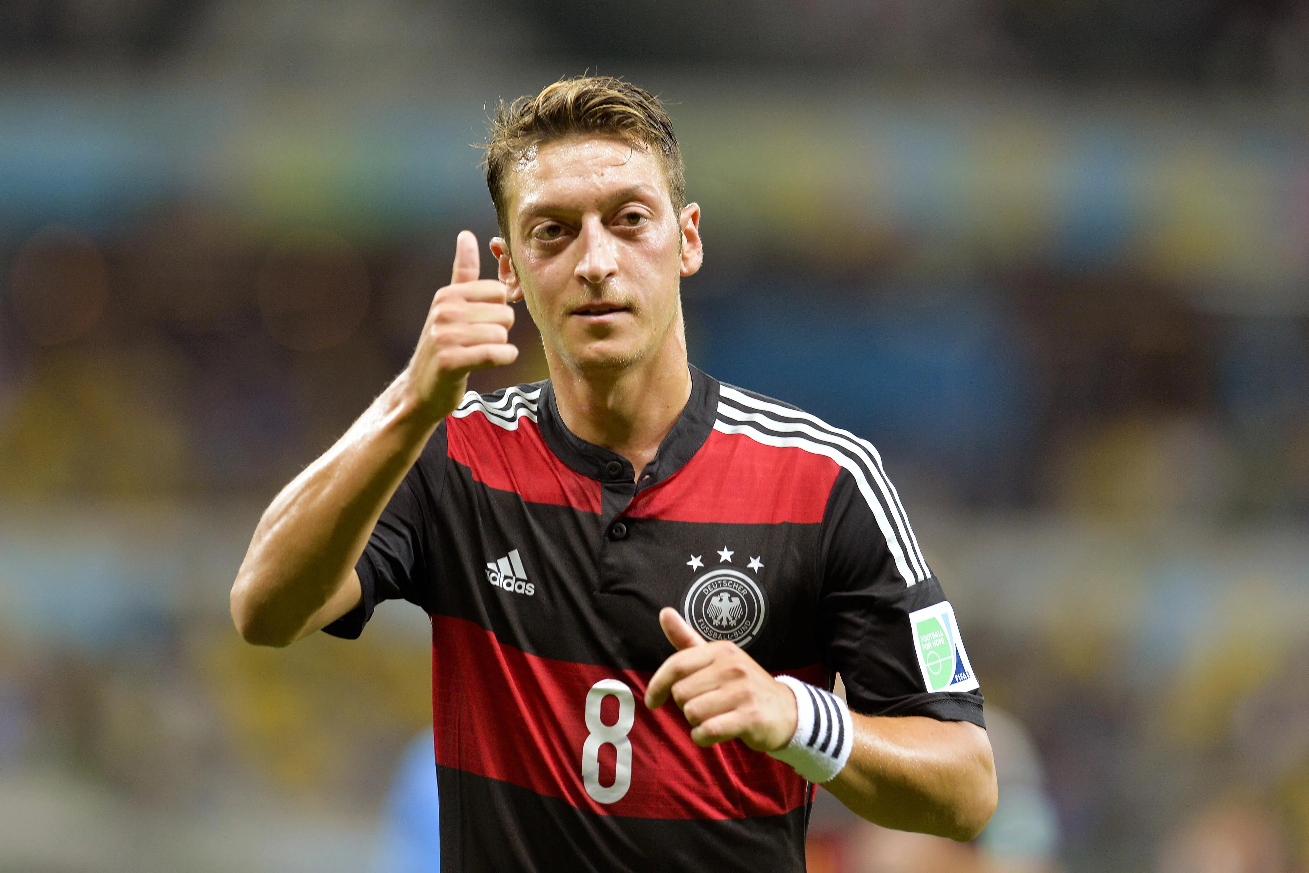 Özil continue d&rsquo;aider les Brésiliens