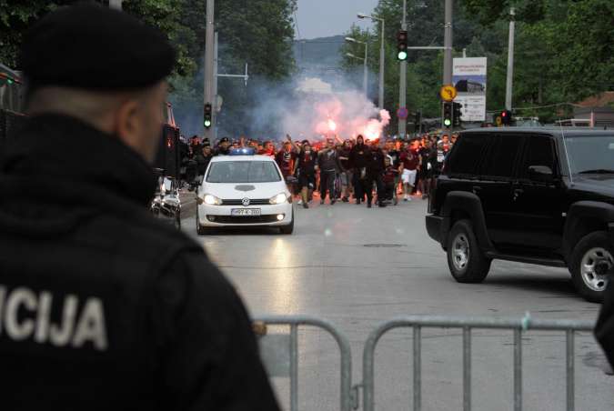 18 blessés à Sarajevo avant un match de LDC