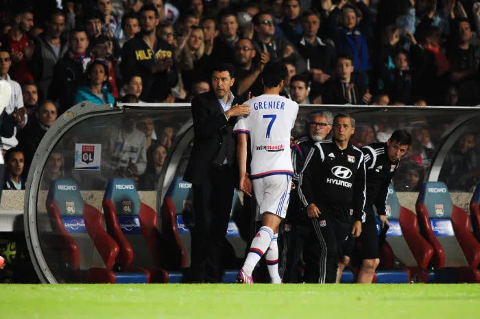 Grenier absent trois à quatre semaines