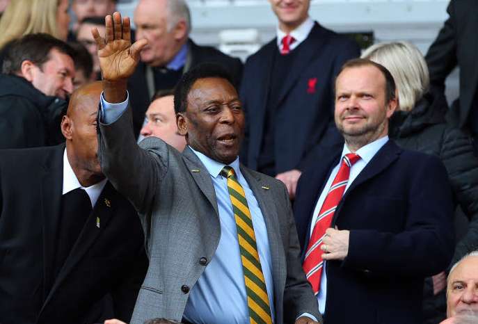 Pelé est à nouveau hospitalisé