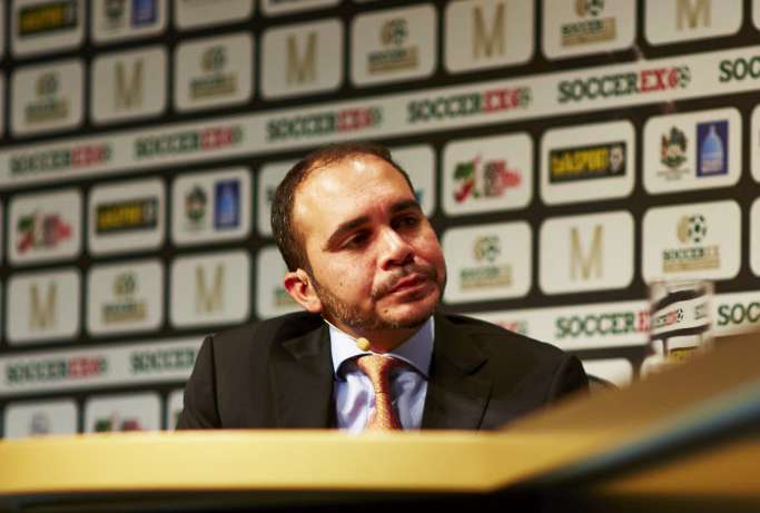 Le prince Ali exige le départ de Blatter