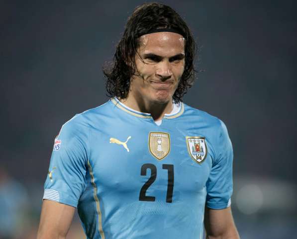 Deux matchs de suspension pour Cavani