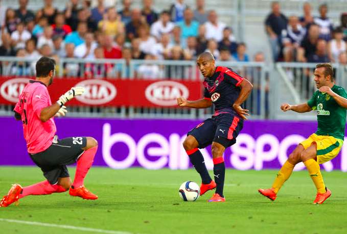 Bordeaux fracasse Larnaca