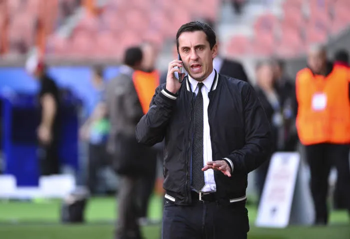 Gary Neville se moque de Balotelli