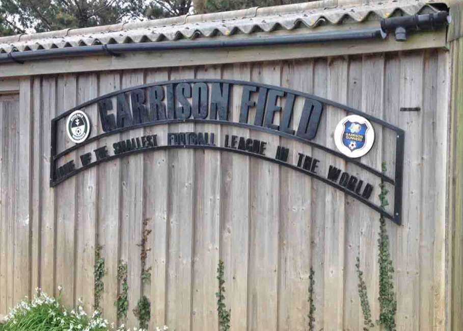 Qui de nous deux ?