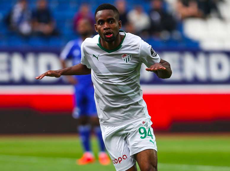 Cédric Bakambu : «<span style="font-size:50%">&nbsp;</span>Je ne parle pas espagnol, mais ça va venir tout seul<span style="font-size:50%">&nbsp;</span>»