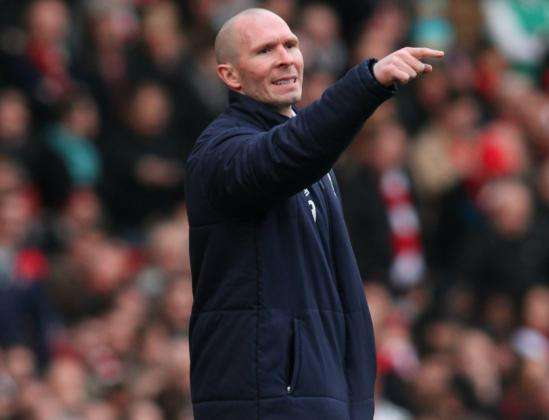 Angleterre : il réduit la taille du terrain pour aider ses joueurs