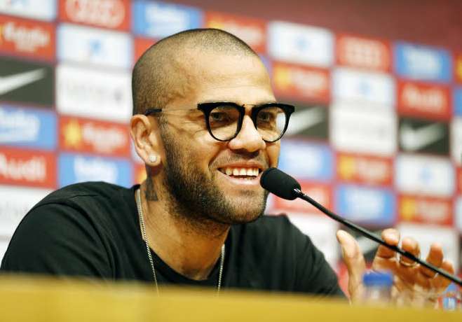 Alves «<span style="font-size:50%">&nbsp;</span>n&rsquo;aime pas jouer trop de temps avec le même numéro<span style="font-size:50%">&nbsp;</span>»