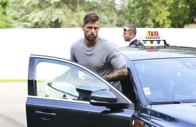 Costil absent deux mois