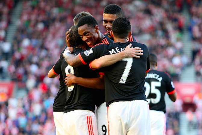 Arsenal voit rouge, Martial voit double