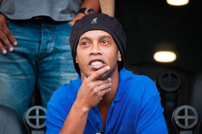 Assis défend Ronaldinho