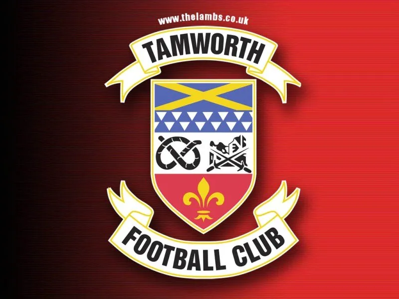 Un joueur se fait retirer la rate après un choc sur le terrain