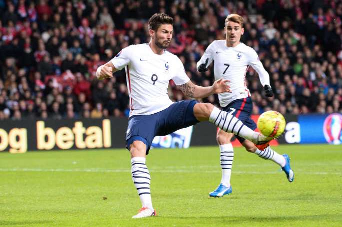 Giroud : «<span style="font-size:50%">&nbsp;</span>Ma pierre à l&rsquo;édifice<span style="font-size:50%">&nbsp;</span>»