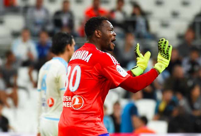 Un sénateur répond à Mandanda