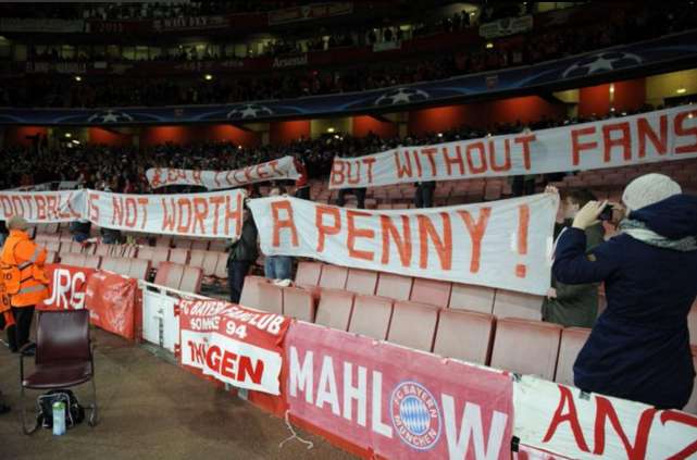 Les banderoles des fans du Bayern