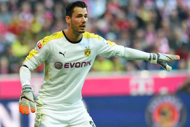 Vidéo : le gardien de Dortmund se troue