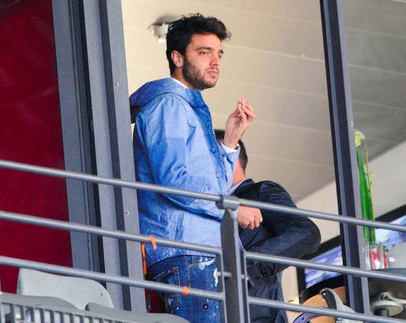 Grenier a failli arrêter