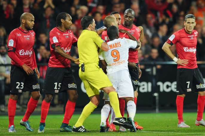 Waris prend 6 matchs !