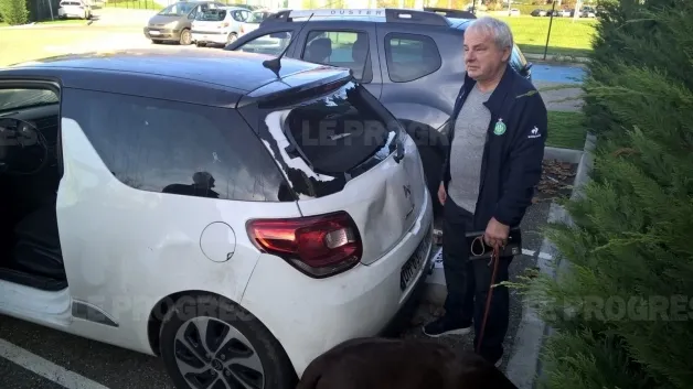 La voiture de Bereta détériorée après le derby