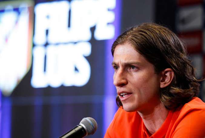 Filipe Luís tacle José Mourinho