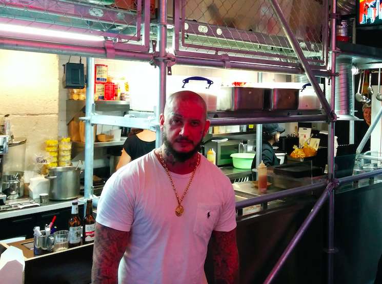 «<span style="font-size:50%">&nbsp;</span>En Thaïlande, on a les nouveaux modèles de maillots avant tout le monde<span style="font-size:50%">&nbsp;</span>»