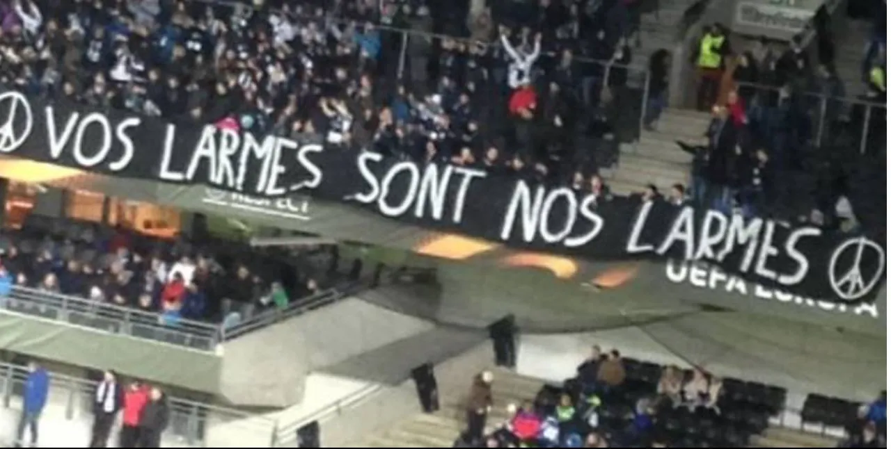 Photo : L&rsquo;hommage des fans de Rosenborg aux victimes des attentats