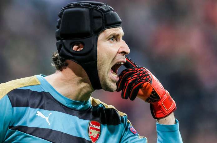 Cech veut retirer son casque