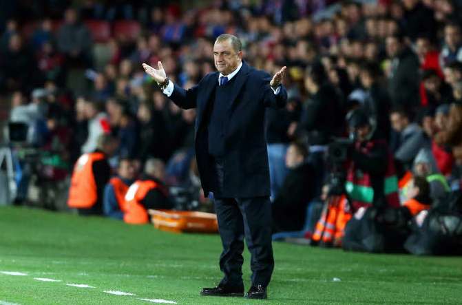 Le sélectionneur turc critique les fans