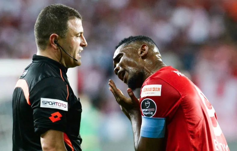 Eto&rsquo;o, l&rsquo;entraîneur-joueur, marque encore