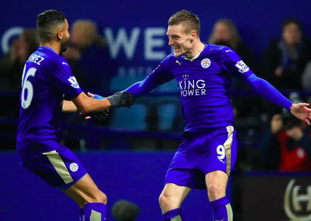 Vardy et Mahrez guident Leicester, United coule