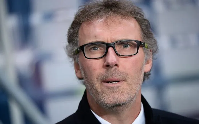 Blanc ouvre la porte à un départ