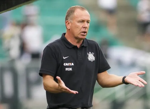 Menezes part entraîner en Chine